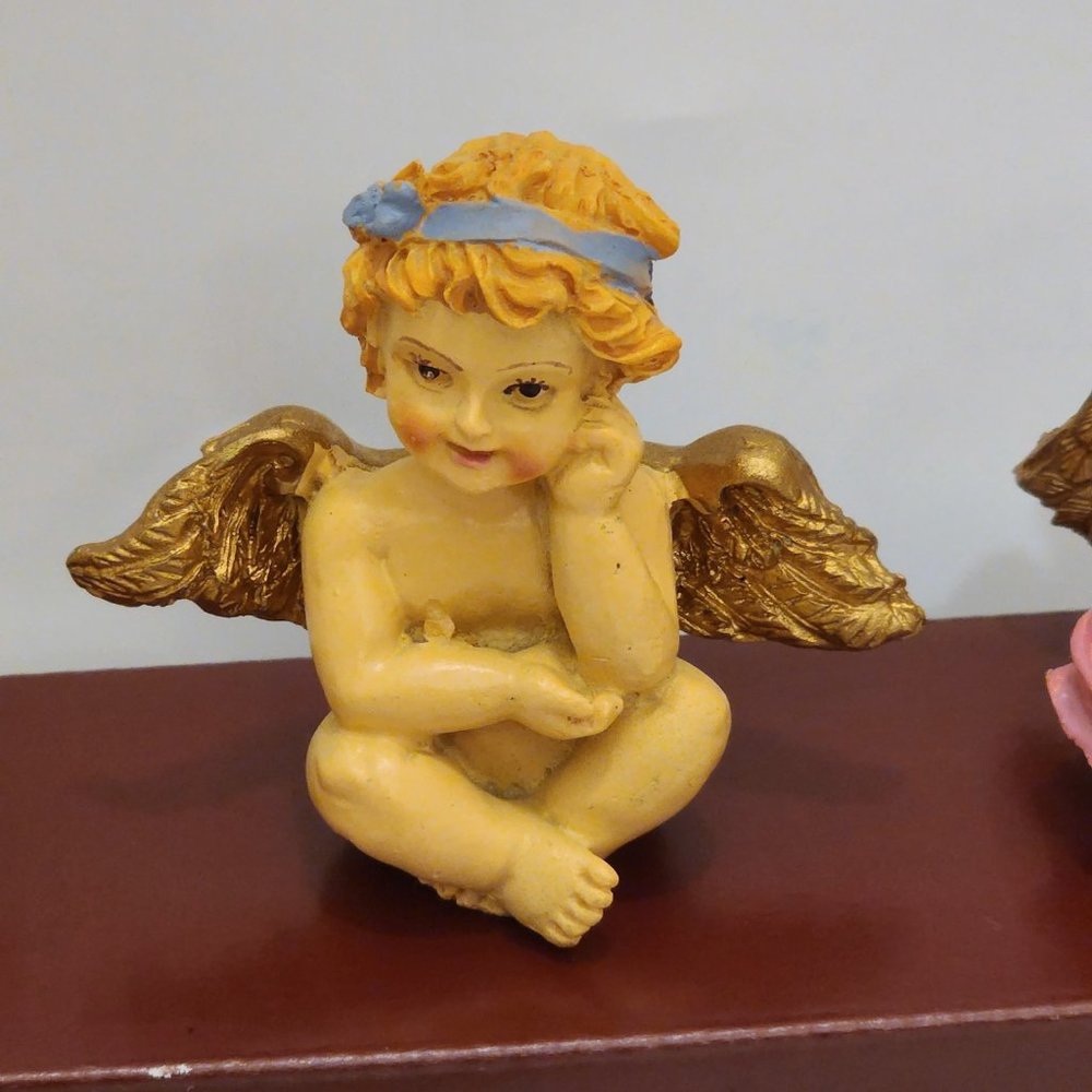 6 small naked cherub resin sitting angels - 1995 vintage figurine lot